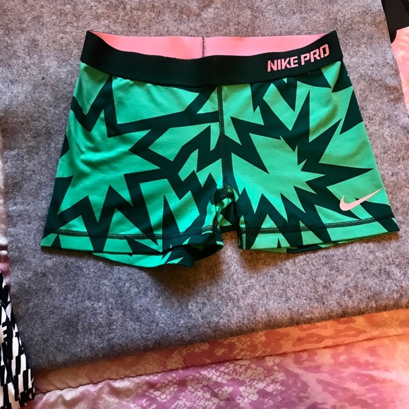 NIKE PRO Jade Green Compression Shorts Size M - Picture 2 of 8
